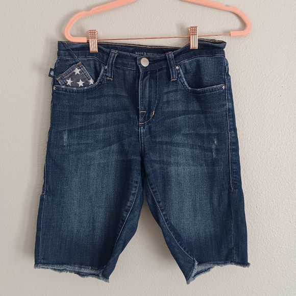 Rock & Republic Pants - Rock & Republic Hula Flag "Fourth of July " frayed hem Denim Shorts sz.8
